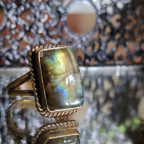 Flashy Labradorite ring - Picture 4 of 5